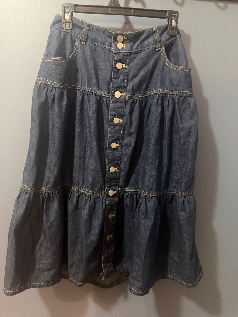 Time and Tru Dark Blue Button-Front Tiered Denim A-Line Skirt - Picture 4 of 8